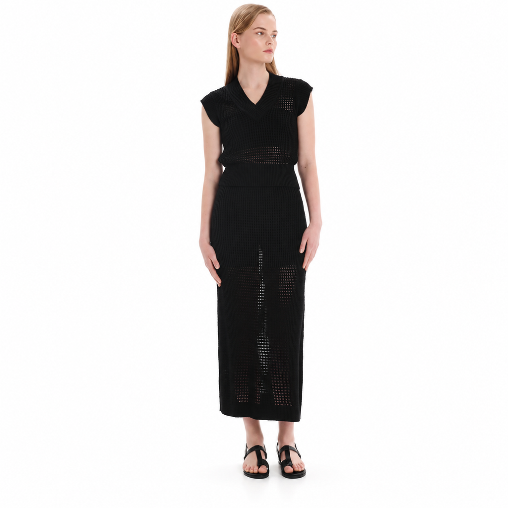 Sleeveless Knitted Top – Connection