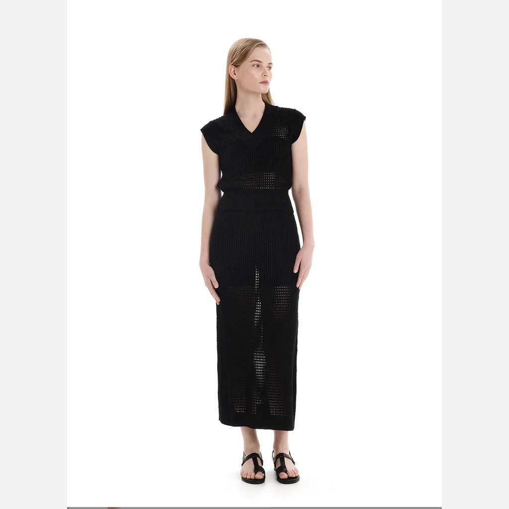 Sleeveless Knitted Top – Connection